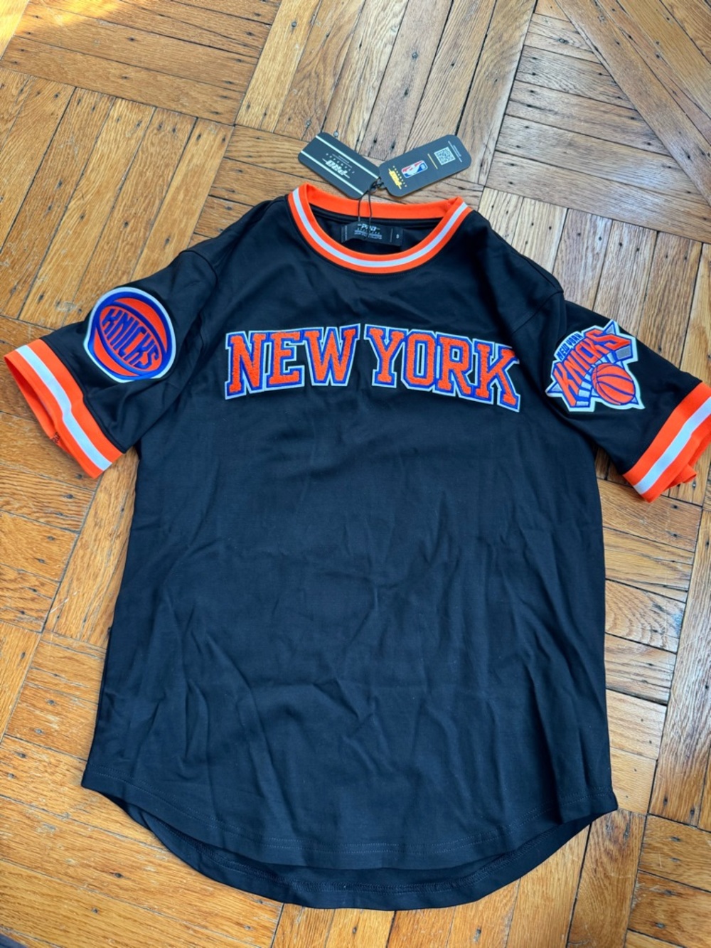 NBA NEW YORK KNICKS CLASSIC CHENILLE MEN'S TEE